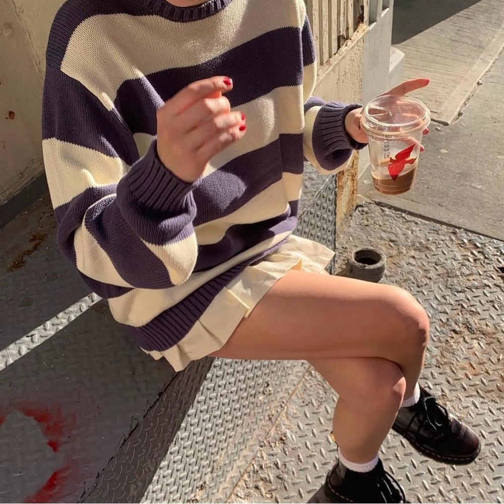 Brandy Melville Brianna Sweater (Cream/Navy) - Picture 2 of 7